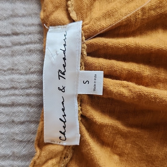 Cute Top - Picture 2 of 2